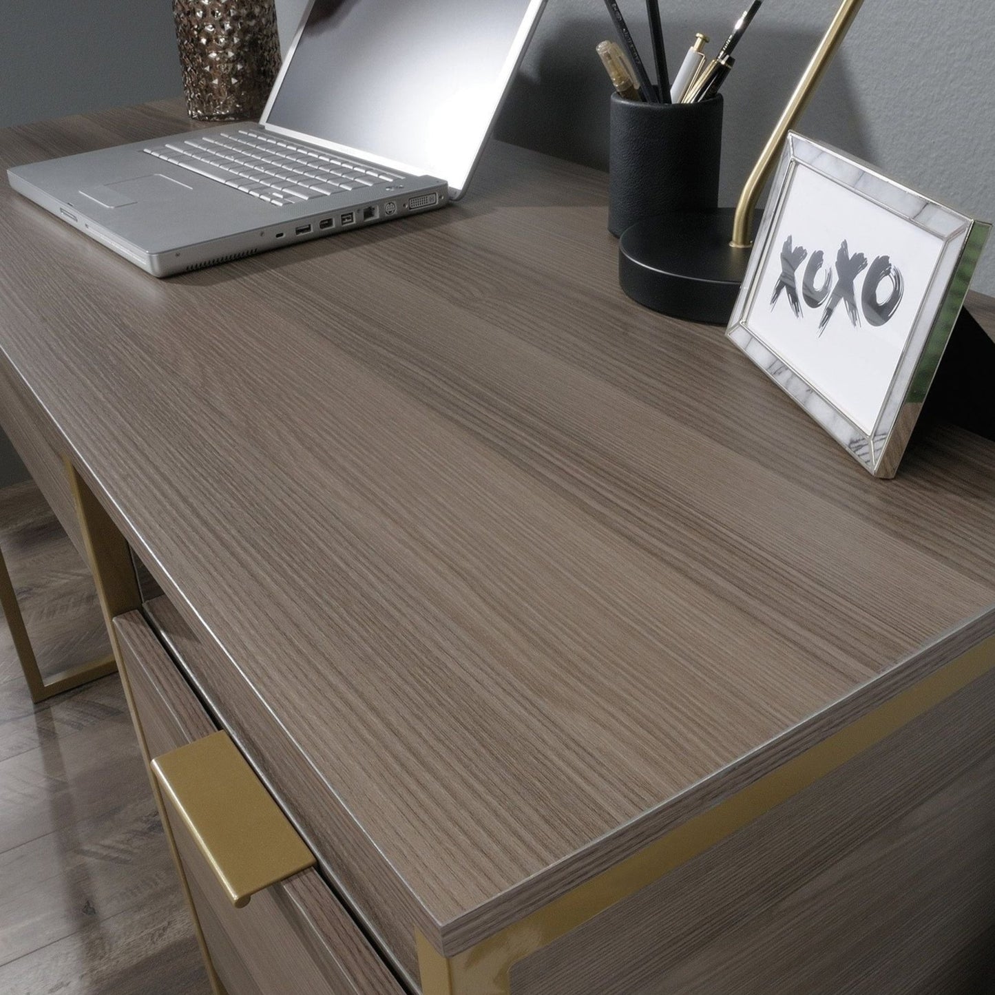 Teknik Lux Desk - Work Well HQ